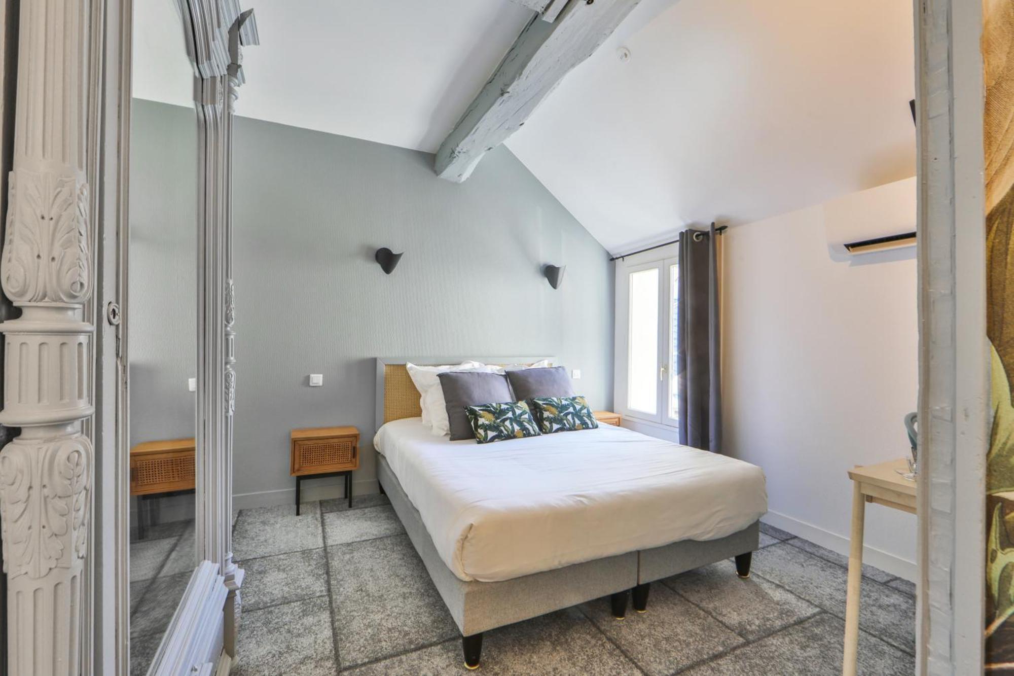 Logis Hotel & Restaurant Du Sauvage La Ferte-Gaucher Room photo